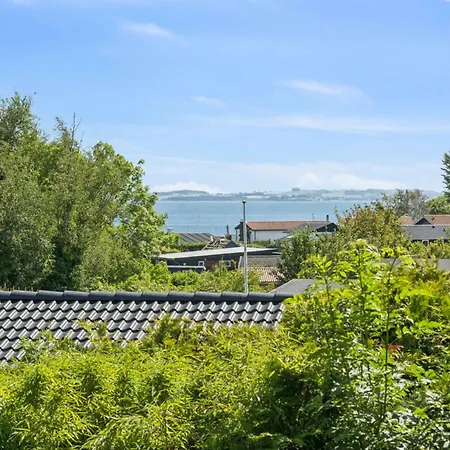 بيت للعطل With Sauna And Sea View Rønde